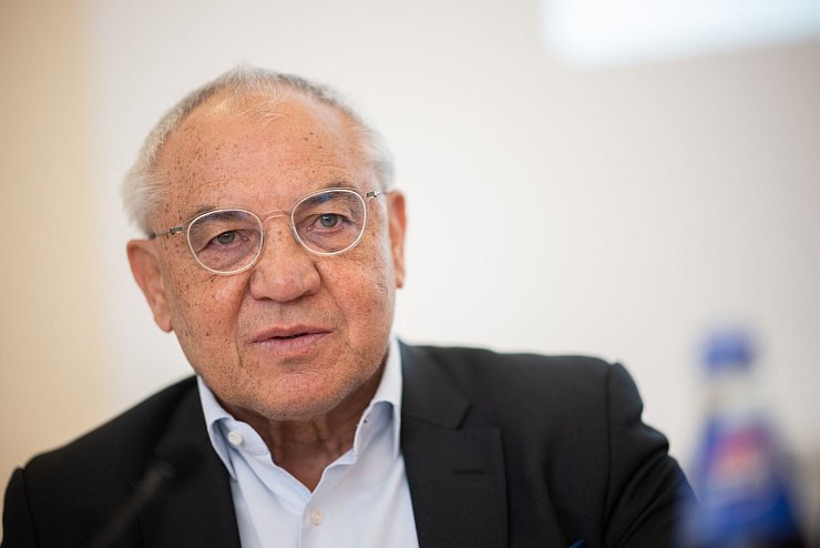 Jetzt auch beim BVB ins Spiel gebracht: Felix Magath. - © Sebastian Gollnow/dpa