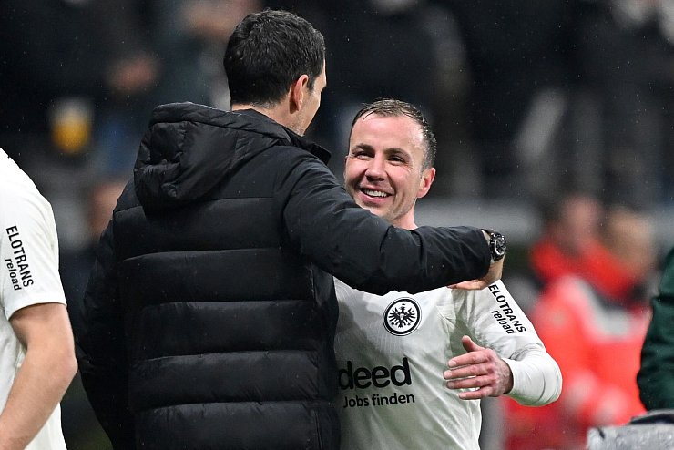 Bekam viel Lob nach seinem Gala-Auftritt gegen Ajax Amsterdam: Eintracht Frankfurts Mittelfeldspieler Mario Götze. - © Arne Dedert/dpa