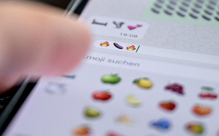 Aus Sicht der Erotikmesse hat sich die Aubergine als doppeldeutiges Emoji schon etabliert. (Symbolbild) - © Britta Pedersen/dpa