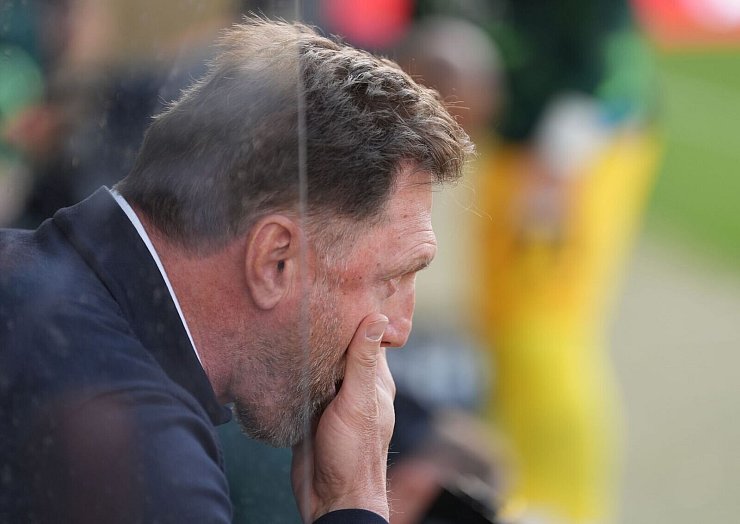 Wolfsburgs Trainer Ralph Hasenhüttl konnte mit der Leistung seiner Mannschaft kaum zufrieden sein. - © Marcus Brandt/dpa
