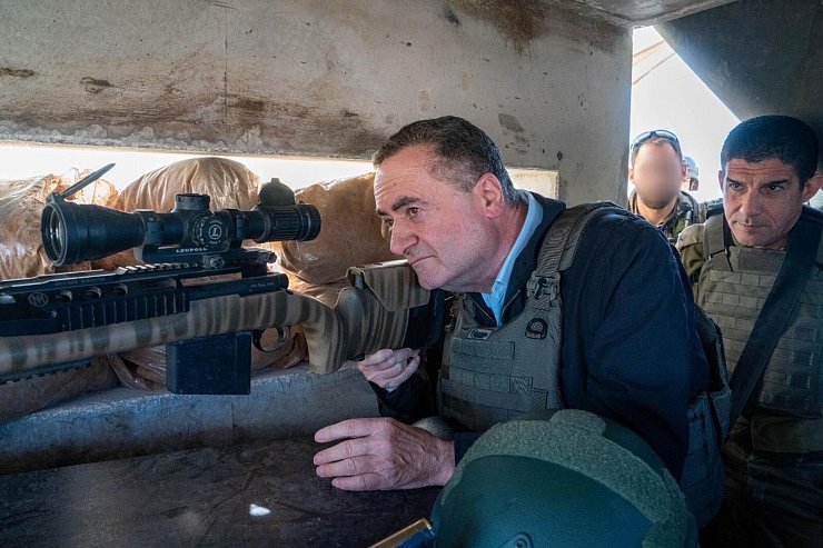 Israels Verteidigungsminister Katz drohte laut der Nachrichtenseite «ynet» mit einer Wiederaufnahme der Kämpfe. - © Ariel Hermoni/Verteidigungsministerium/dpa