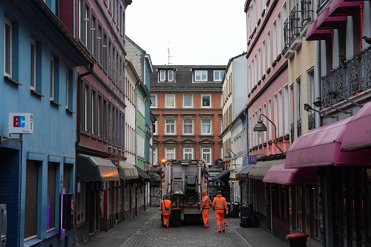 Die Herbertstraße ist die wohl berühmteste Bordellgasse im Hamburger Stadtteil St. Pauli. - © Marcus Brandt/dpa