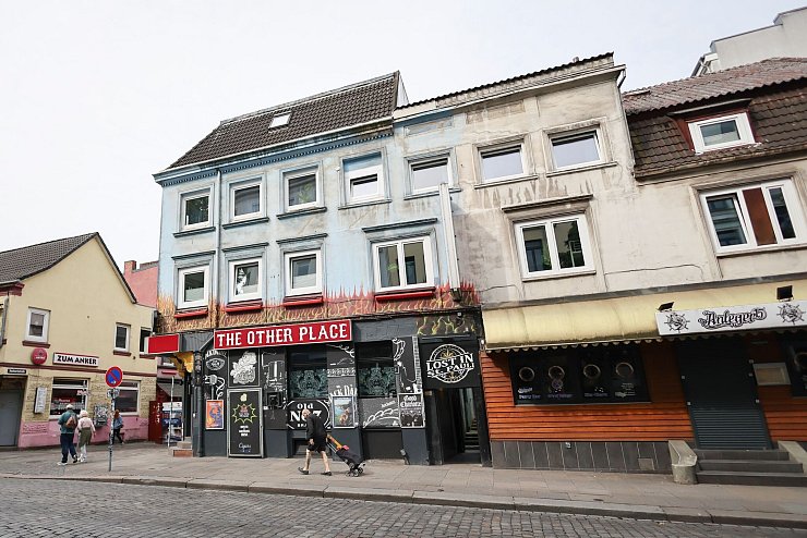 In früheren Bordellen werden jetzt Ferienapartments vermietet. - © Christian Charisius/dpa