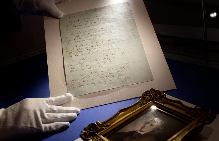 Durch die unsachgemäße Lagerung seien von Schimmel befallene Objekte mit restaurierten Originalen vermischt und letztere so kontaminiert worden. - © picture alliance / dpa
