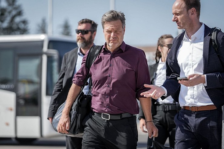 Vizekanzler Robert Habeck sagte zu dem von Merz gestellten Ultimatum: «Also mein Stil wäre das nicht, mit Ultimaten zu arbeiten.» - © Kay Nietfeld/dpa