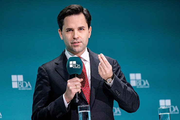 Junge-Union-Chef Johannes Winkel will nicht nachgeben. - © Fabian Sommer/dpa