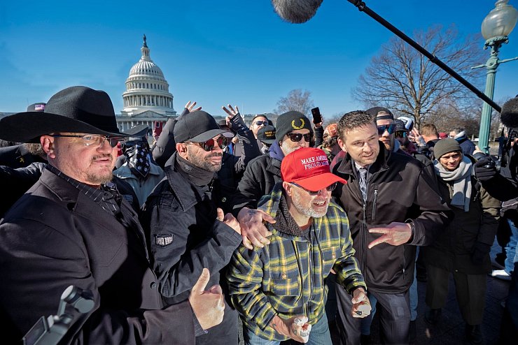 Mit ihrem Sturm aufs Kapitol griffen die Trump-Anhänger auch ein Symbol der US-Demokratie an. (Archivbild) - © J. Scott Applewhite/AP/dpa