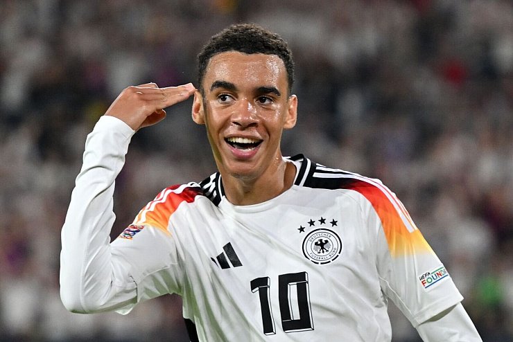 Steht beim FC Bayern noch bis 2026 unter Vertrag: Offensiv-Ass und Nationalspieler Jamal Musiala. - © Bernd Thissen/dpa