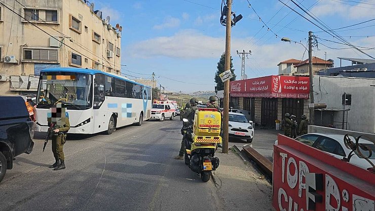 Unbestätigten Berichten nach kam es in Reaktion auf den Anschlag zu Übergriffen israelischer Siedler. - © Magen David Adom/dpa