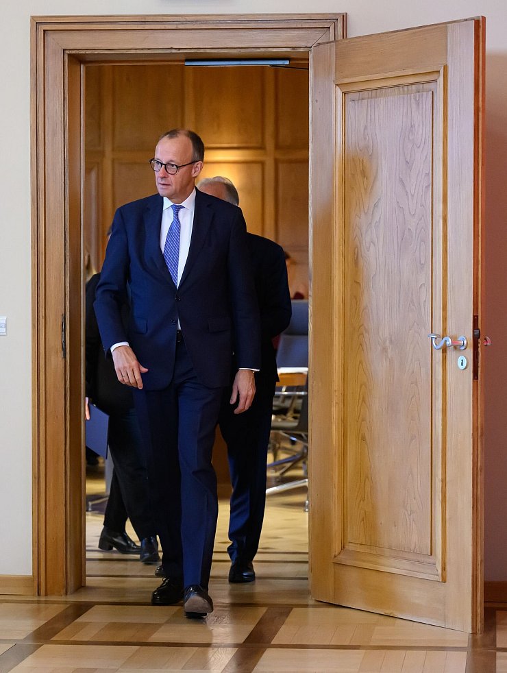 Bundeskanzler Friedrich Merz muss wohl weiter mit wackligen Mehrheiten vorlieb nehmen. (Archivbild) - © Robert Michael/dpa