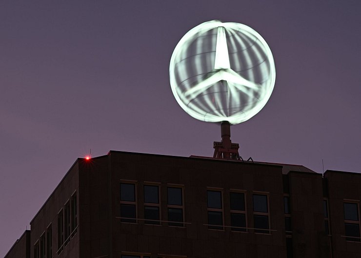 Der Mercedes-Gewinn ist im ersten Quartal weiter abgesackt. (Archivbild) - © Bernd Weißbrod/dpa