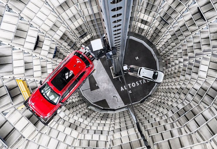 VW überlegt, künftig mehr Autos in den USA herzustellen. (Archivfoto) - © Julian Stratenschulte/dpa