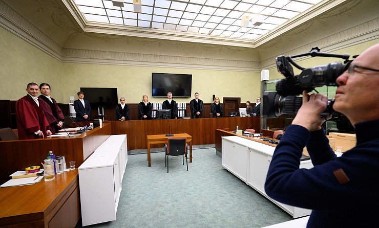 Im Spionage-Prozess vor dem Berliner Kammergericht gegen den früheren BND-Mitarbeiter Carsten L. und seinen mutmaßlichen Komplizen, Arthur E., steht das Urteil noch aus. Die Bundesanwaltschaft wirft ihnen Landesverrat vor. (Archivfoto) - © Bernd von Jutrczenka/dpa