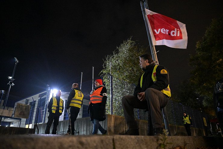 Die Warnstreiks sollen bis Freitag dauern und am Wochenende wird in der Regel nicht gearbeitet- - © Hannes P. Albert/dpa