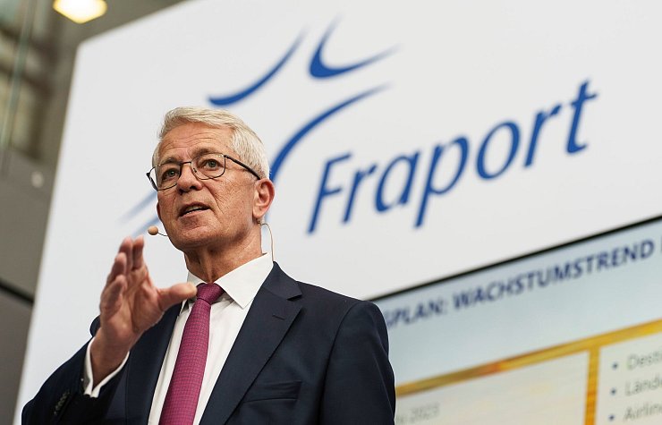Der Frankfurter Flughafen-Chef Stefan Schulte verspricht bessere Pünktlichkeit. (Archivbild) - © Andreas Arnold/dpa
