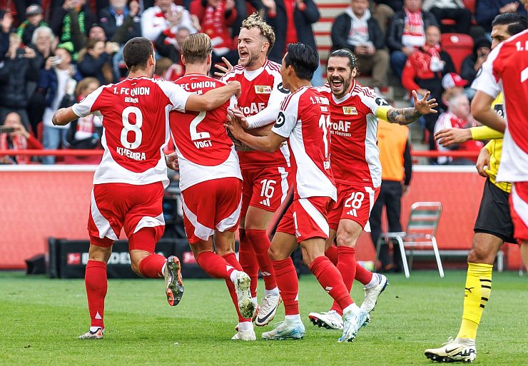 Union Berlin zeigt gegen Dortmund in der ersten Halbzeit eine überzeugende Offensivleistung. - © Andreas Gora/dpa
