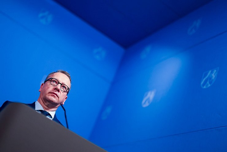 NRW-Justizminister Benjamin Limbach (Grüne) liegen zwei eidesstaatliche Versicherungen vor. (Archivbild) - © Christoph Reichwein/dpa