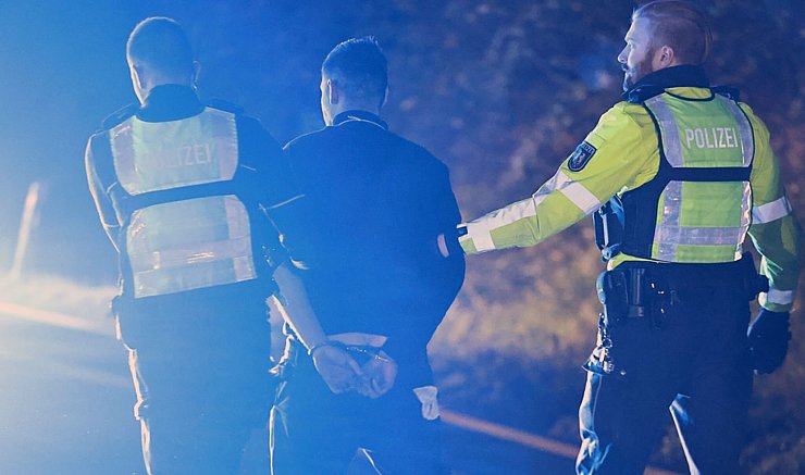 Bei dem 30-Jährigen besteht der Verdacht auf Alkohol- und Drogenkonsum. - © Alex Talash/dpa