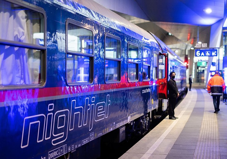 Auch Transportmittel werden empfohlen. So etwa die neuen Nachtzugverbindungen in Europa, wie die der Marke Nightjet der Österreichischen Bundesbahnen. - © Georg Hochmuth/APA/dpa