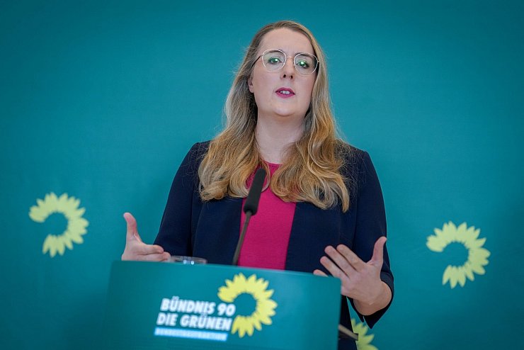 Die Co-Vorsitzende der Grünen-Bundestagsfraktion, Katharina Dröge, ist entsetzt über die Ankündigung von Unionsfraktionschef Friedrich Merz (CDU). - © Kay Nietfeld/dpa