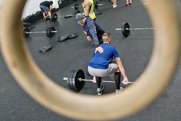 Engmaschige Betreuung gibt es nicht in jedem Fitnessstudio. (Archivbild) - © Daniel Karmann/dpa