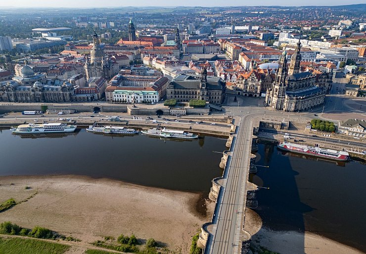 Der Pegelstand der Elbe in Dresden betrug im August nur 80 Zentimeter. (Archivbild) - © Robert Michael/dpa