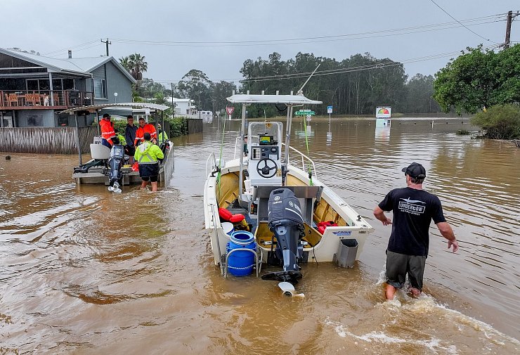 Braune Wassermassen, wohin das Auge reicht - Augenzeugen sprechen von einer Katastrophe. - © Lindsay Moller/AAP/dpa