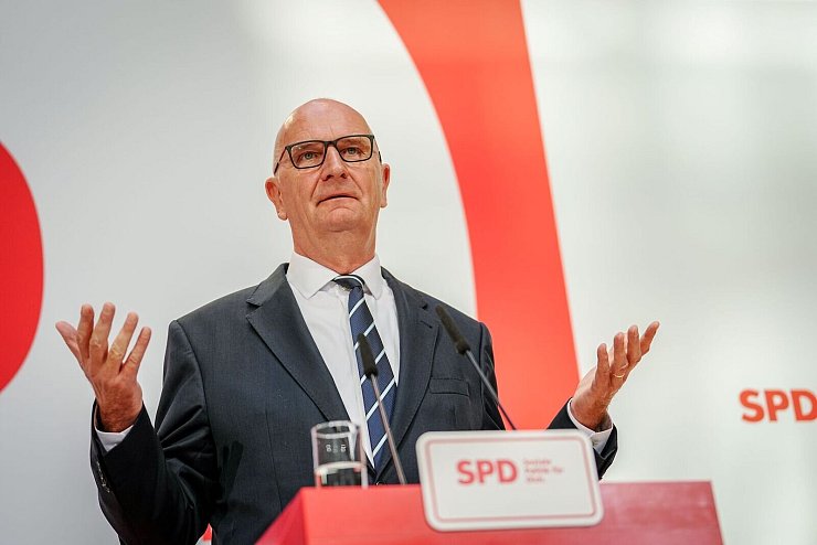 Will mit dem BSW und mit der CDU reden: Brandenburgs SPD-Ministerpräsident Dietmar Woidke. (Archivbild) - © Kay Nietfeld/dpa