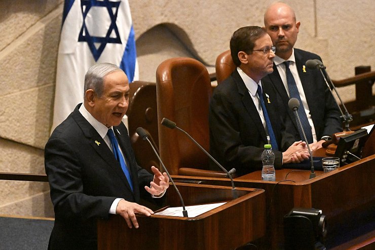 Der israelische Ministerpräsident Benjamin Netanjahu im Parlament - © Debbie Hill/UPI Pool via AP/dpa