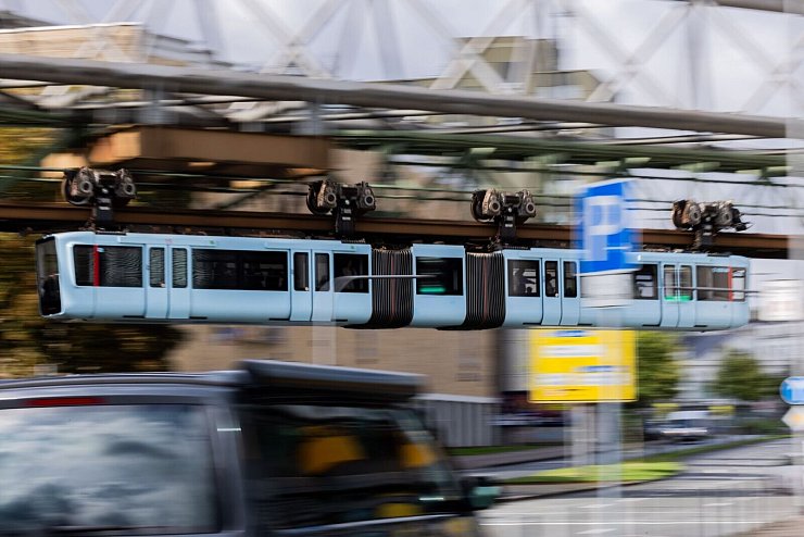 Der «Marco Polo Trendguide 2025» empfiehlt aber auch die Fahrt mit der bekannten Schwebebahn. - © Rolf Vennenbernd/dpa