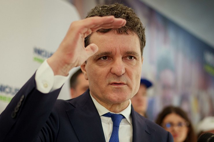 Der parteilose Bürgermeister von Bukarest, Nicusor Dan, ist die Hoffnung jener Rumänen, die ihr Land weiter auf Demokratie- und Rechtsstaatskurs sehen wollen. (Archivbild) - © Vadim Ghirda/AP/dpa