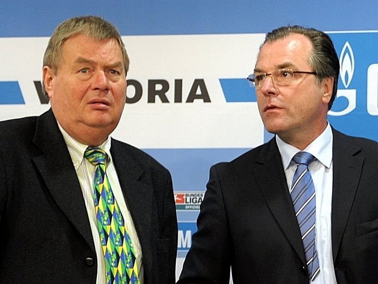 Der SchalkerEx-Präsident Josef Schnusenberg (l.) und Clemens Tönnies. - © FOTO: DPA