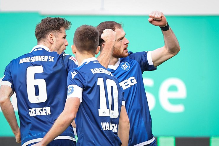 Budu Zivzivadze (r) trifft wieder in der 2. Bundesliga. - © Daniel Karmann/dpa