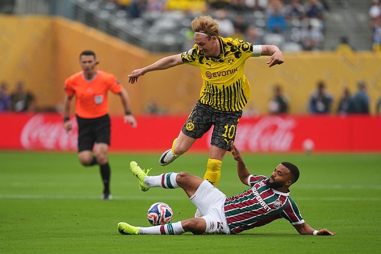 Gegen Fluminense tat sich der BVB zum Auftakt schwer. - © Seth Wenig/AP/dpa