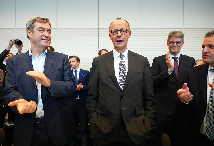 In der neuen Unionsfraktion ist nicht nur der Anteil von Menschen mit Migrationshintergrund gering. Auch der Frauenanteil ist niedrig. Bei der CDU liegt er bei 22,6 Prozent, bei der CSU sind es 25 Prozent. Noch niedriger ist der Frauenanteil nur bei der AfD mit 11,8 Prozent. - © Michael Kappeler/dpa