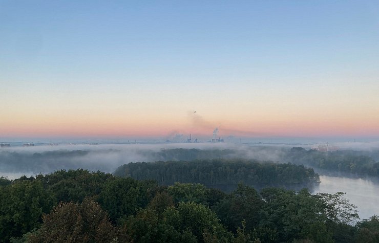 Das heitere Wetter mit milden Temperaturen hält sich in Nordrhein-Westfalen bis in den Sonntag. - © Ulf Zimmermann/dpa