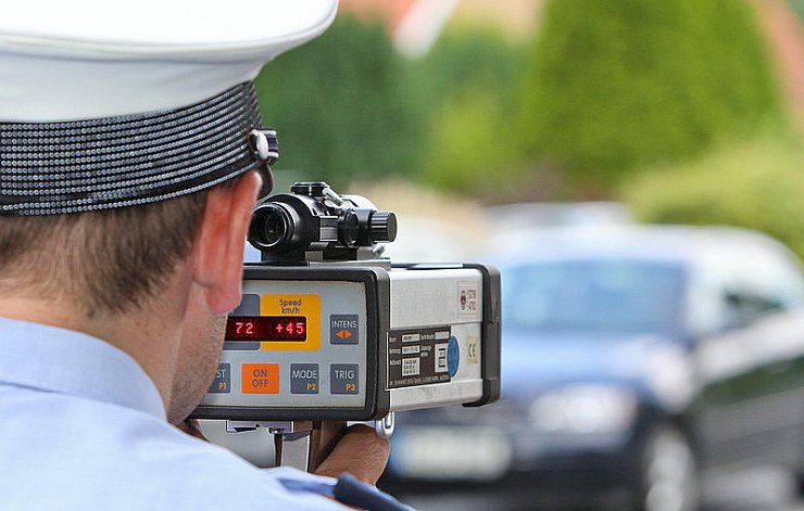 Eine 40-jährige Frau war auf der Herforder Straße 77 km/h zu schnell. - © FOTO: ANDREAS ZOBE