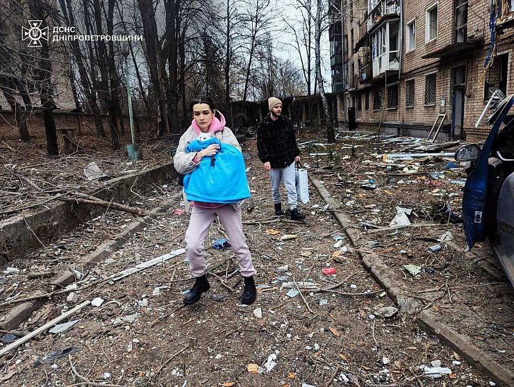In der Großstadt Krywyj Rih starben ukrainischen Angaben zufolge durch russischen Beschuss vier Menschen. - © -/Staatlicher Zivilschutzdienst De/dpa