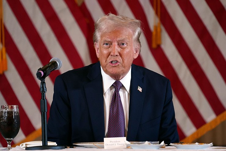 Trump will den Krieg erklärtermaßen schnellstmöglich beenden. (Archivbild) - © Evan Vucci/AP/dpa