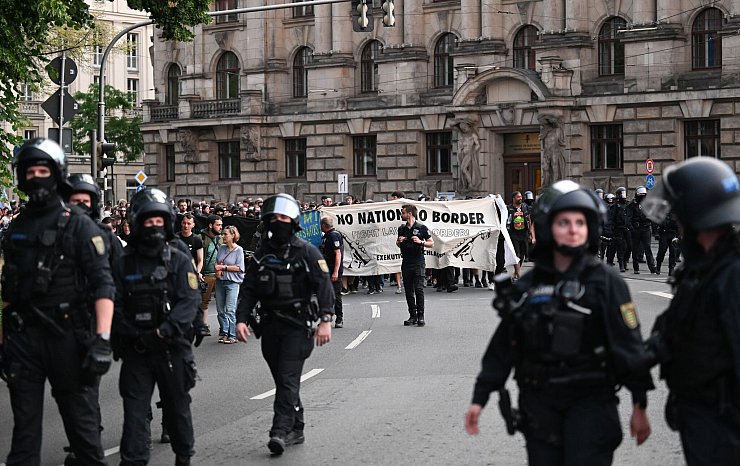 In Leipzig hatte es nach der Urteilsverkündung Solidaritätskundgebungen für Lina E. gegeben. (Archivfoto) - © Hendrik Schmidt/dpa
