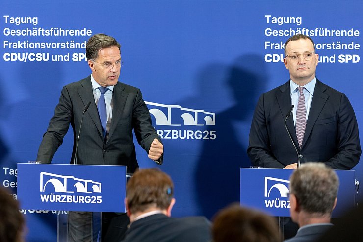 Nato-Generalsekretär Mark Rutte kam als Gast zur Klausur. - © Daniel Karmann/dpa