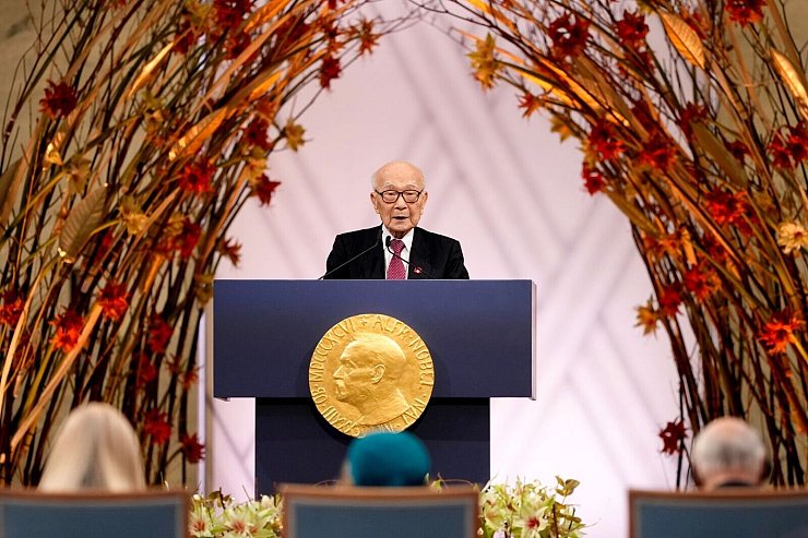 Terumi Tanaka hielt den Nobelvortrag im Namen seiner Organisation. - © Heiko Junge/NTB/dpa