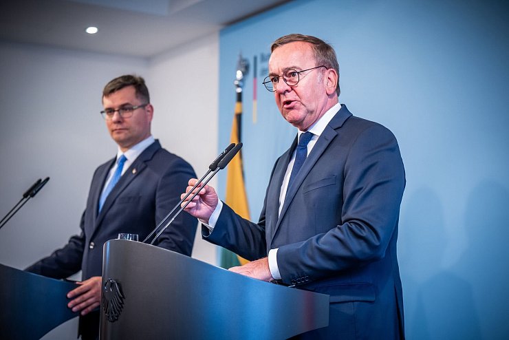 Regierungsabkommen zur Litauen-Brigade unterzeichnet. - © Michael Kappeler/dpa