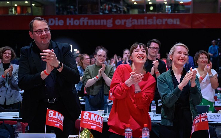 Eigentlich wollte die Linke eine Botschaft von Harmonie setzen. - © Hendrik Schmidt/dpa