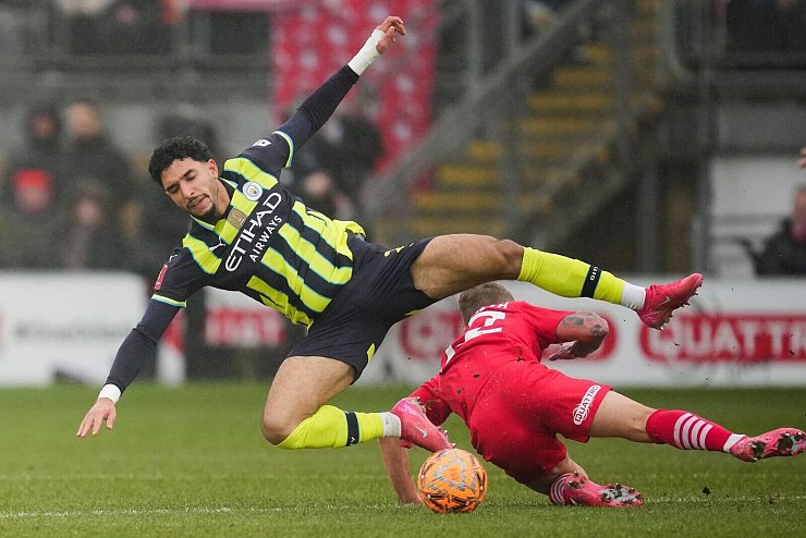 Der Neuzugang aus der Bundesliga ging ohne Torerfolg wieder vom Platz. - © Kin Cheung/AP/dpa