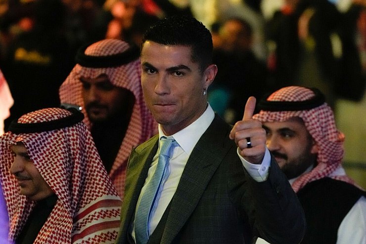 Kein Karriereende in Sicht: Cristiano Ronaldo - © Amr Nabil/AP/dpa