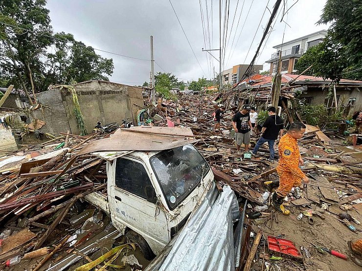 Zahlreiche Häuser lagen in Trümmern. - © Jacqueline Hernandez/AP/dpa