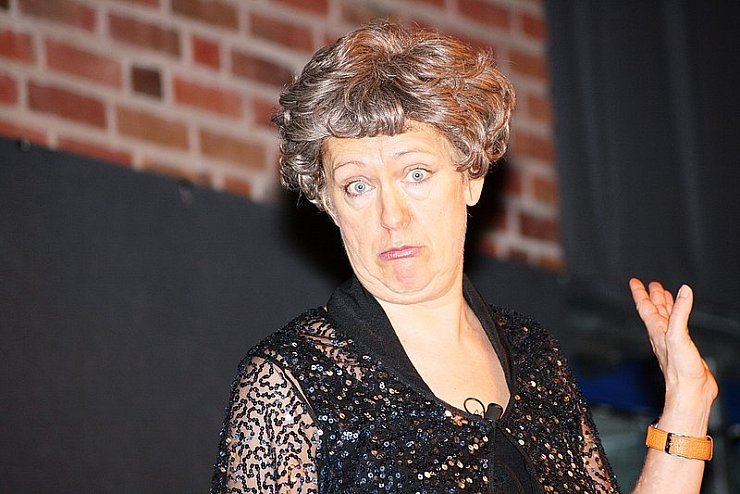 Mia Mittelkötter alias Lioba Albus weiß, wovon sie spricht. - © Foto: Castrup