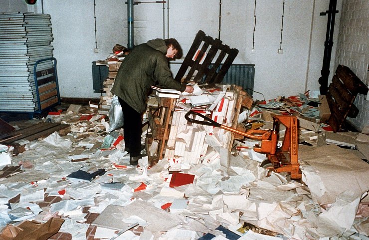 Bei der Besetzung der Stasi-Zentrale ging einiges zu Bruch. (Archivbild) - © ZB/ADN/dpa