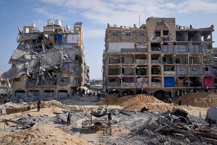 Im Gazastreifen werden noch die sterblichen Überreste von 16 Leichen vermutet. - © Abdel Kareem Hana/AP/dpa
